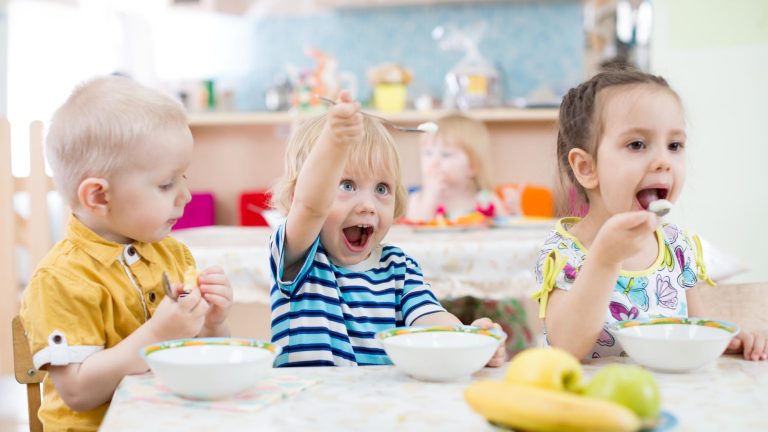 Stadtküche Hettstedt Kinder beim Essen